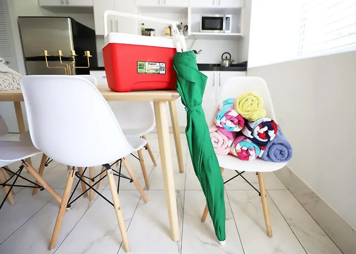 3 Minute Walk To Beach Bungalow Family Friendly Free Parking