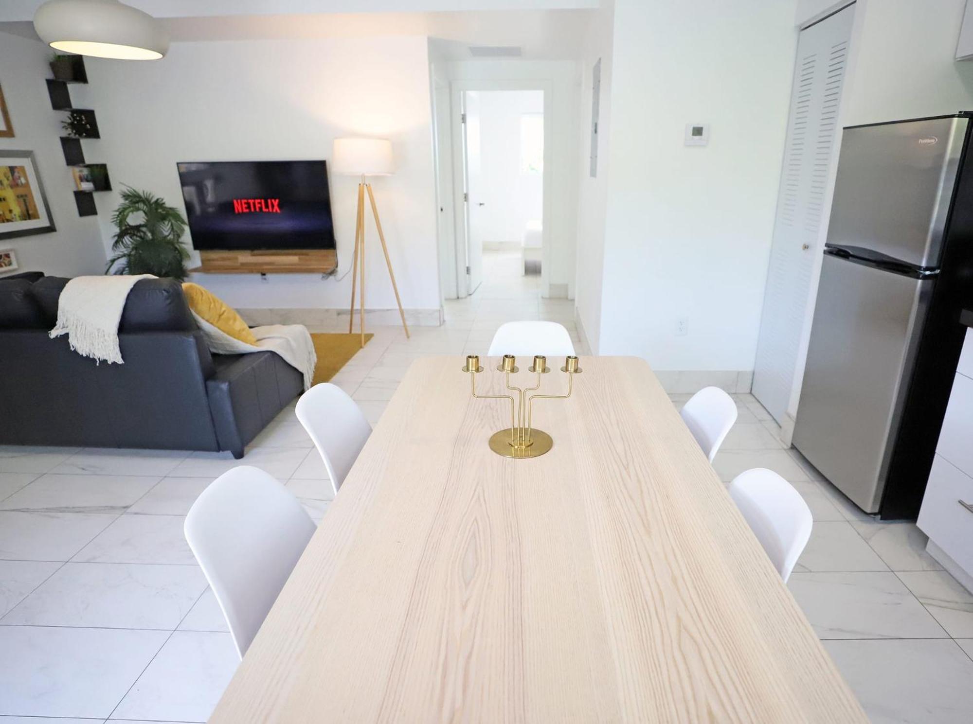 3 Minute Walk To Family Friendly Free Parking Appartamento