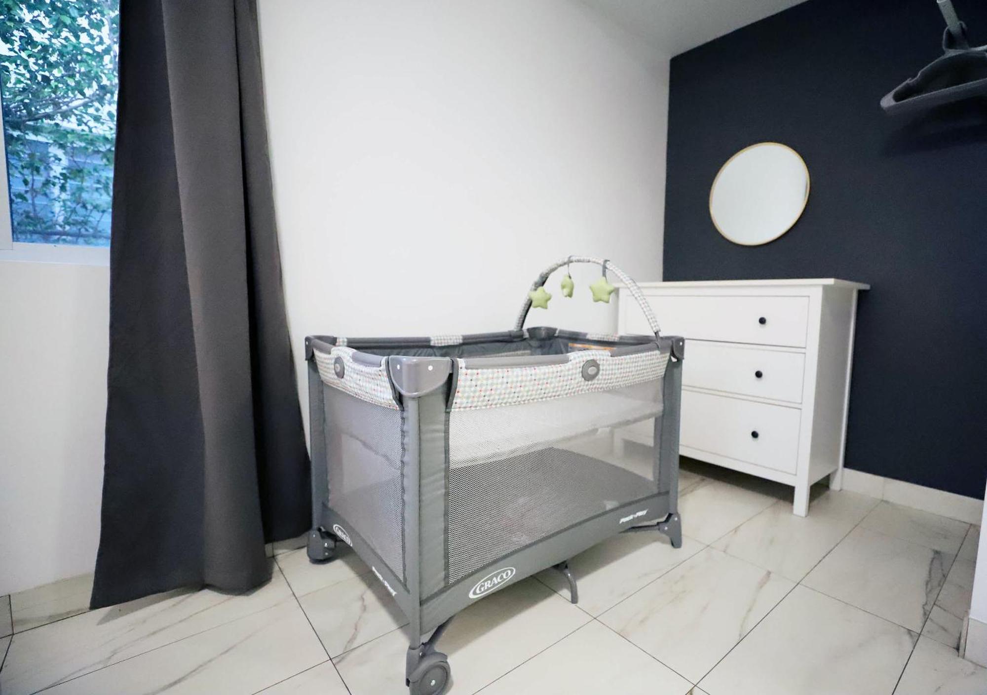 3 Minute Walk To Family Friendly Free Parking Apartamento
